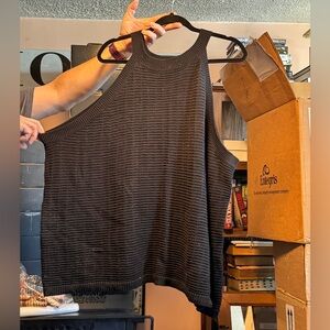 Light weight sweater perfect for summer or winter just add a jacket!